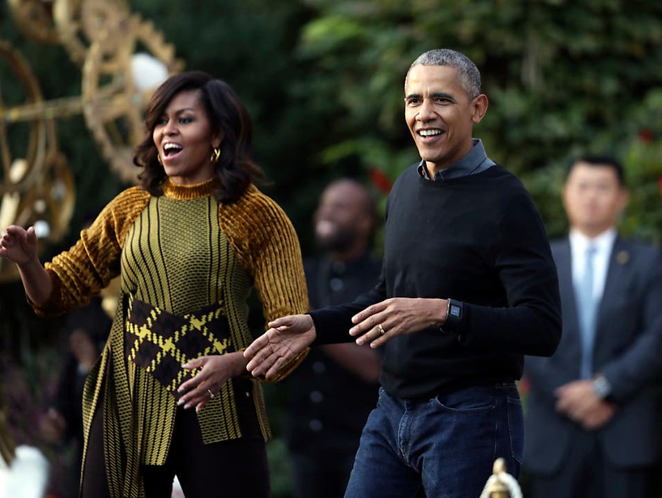 US-Präsident Barack Obama und First Lady Michelle Obama tanzten am Montag mit Kindern zusammen zu Michael Jacksons "Thriller".