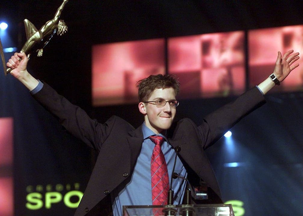 Wenige Wochen nach dem Gewinn der Goldmedaillen in Salt Lake City wird Simon Ammann zum Schweizer Sportler des Jahres 2002 gekürt.