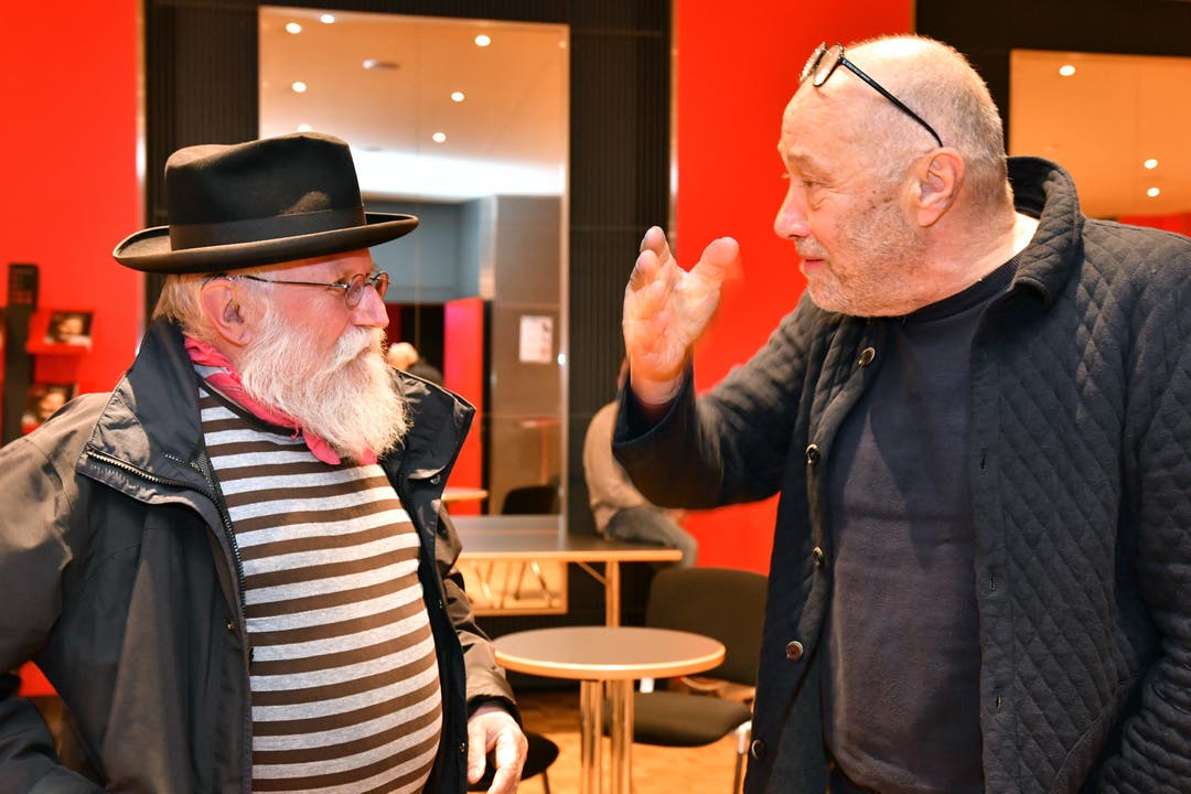 Der vormalige Kunstpreisträger Franz Anatol Wyss (l.) im Gespräch mit Alfred Maurer, dem ehemaligem Kuratoriumspräsidenten.