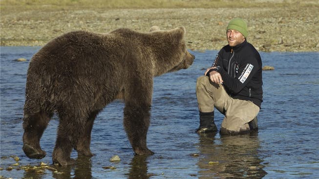 «Gefährlich wurde es nie»: David Bittner kann sich den Bären bis auf wenige Meter nähern. Hier begegnet er Joya.