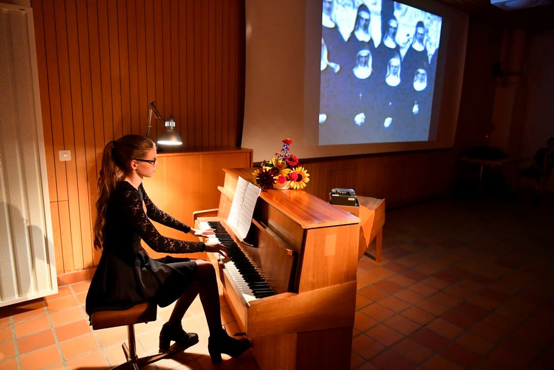 Stummfilme aus dem Bachtelen werden mit Live-Klaviermusik gezeigt.