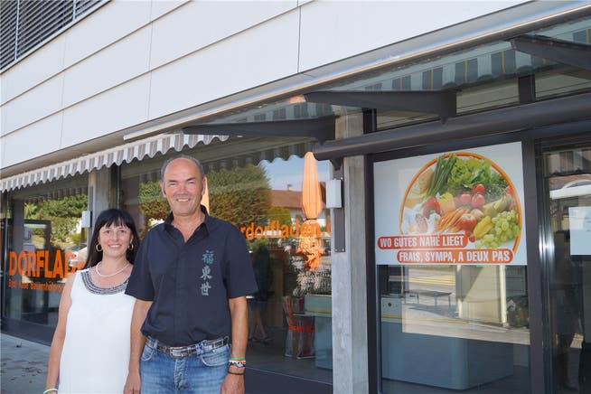 Susanne Hauert und Antonio Fersini führen den Dorfladen von Hermetschwil-Staffeln. Ihre Angestellten wurden am Sonntag von Räubern überfallen