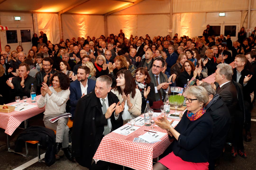 Über 350 Gäste nahmen an der Vernissage teil Foto: André Albrecht