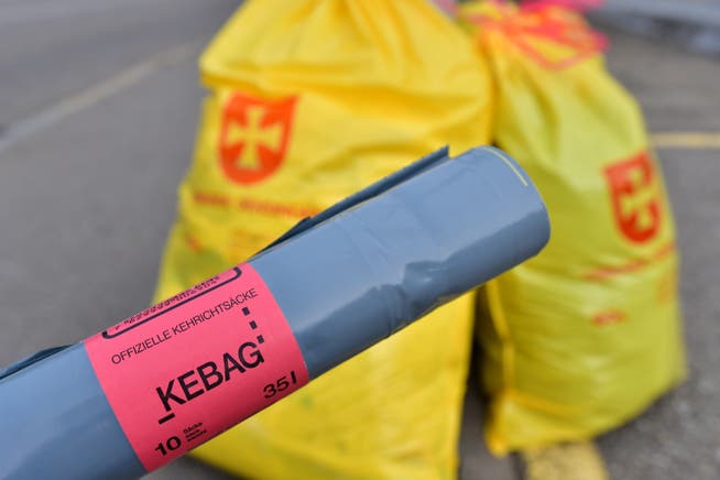 Am 12. Dezember entscheidet die Gemeindeversammlung, ob die Kebag-Kehrichtsäcke die gelben Oensinger Abfallsäcke ablösen.