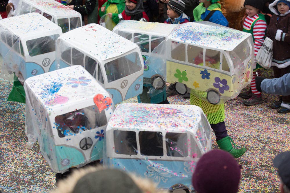 Zweiter Platz im Wettbewerb : Kindergarten Baschi aus Deitingen mit den Hippie-Bussen