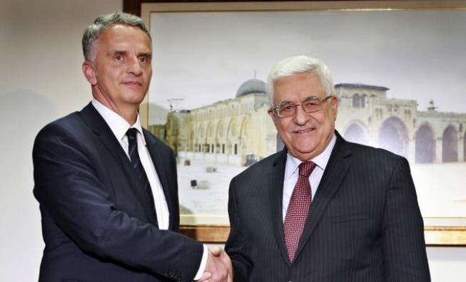 Didier Burkhalter mit Palästinenserpräsident Machmud Abbas. Foto: Keystone