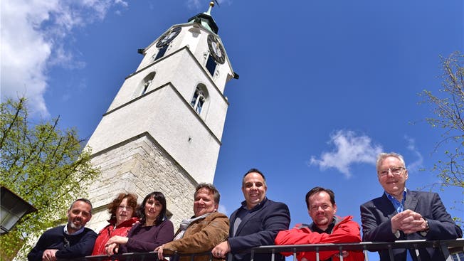 Verkörpern «Konzerte am Turm»; von links Andreas Stettler, Rita Ledermann, Nicole Trotter, Wolfgang Niklaus, Marcel Alberny, Klaus Kaiser und Christoph Rast.
