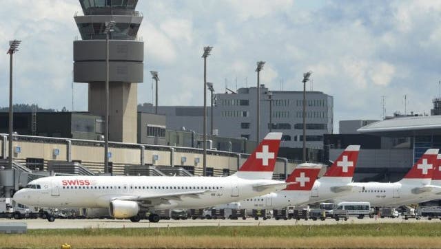 Nur wenige Bundesangestellte nutzen die Reise-Vergünstigungen der Bundesverwaltung: Flugzeuge der Swiss in Zürich (Archiv)