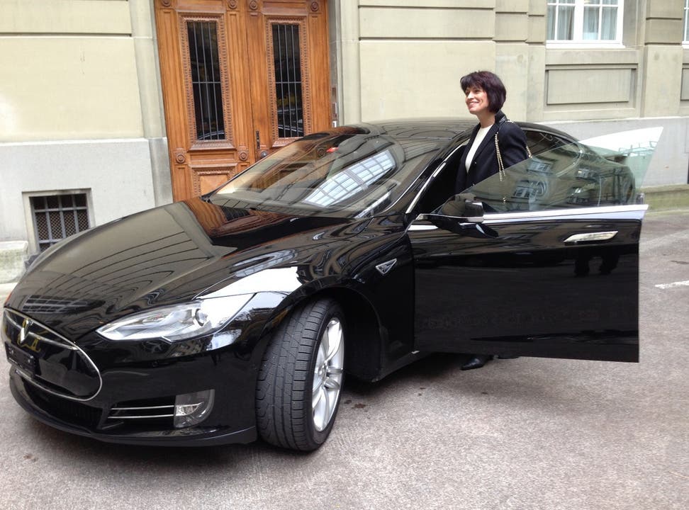 Seit 2014 ist ihr Dienstauto ein Tesla.