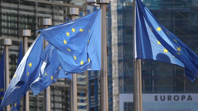 Flaggen der EU vor dem Hauptsitz in Brüssel (Symbolbild)