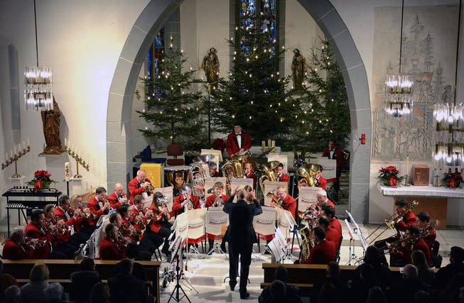 Die Brassband Matzendorf erfreute zum Auftakt des Weihnachtskonzertes mit dem Ungarischen Marsch.
