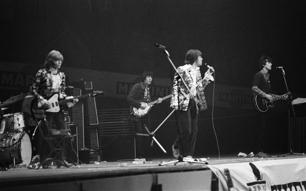 Vor mehr als 10'000 Zuschauern treten die Stones am 14. April 1967 in Zürich auf.