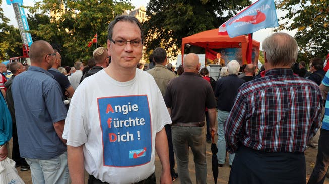 Ein AfD-Anhänger an einer Wahlkampfveranstaltung in Schwerin - die Partei hofft auf 20 Prozent der Stimmen.