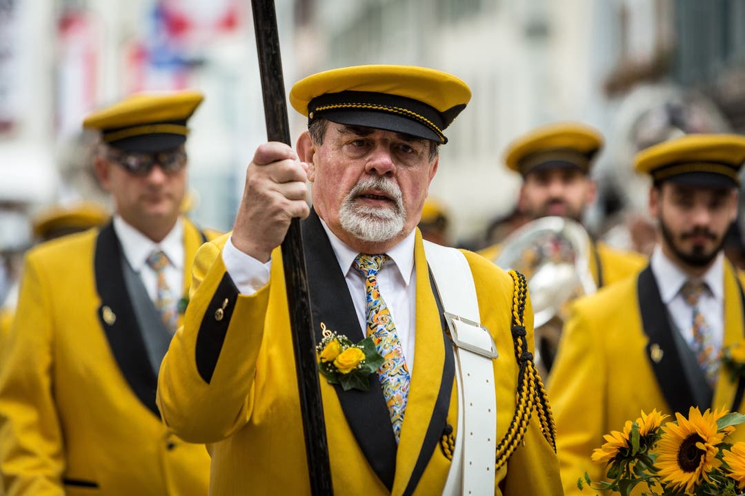 Der traditionelle Maienzug in der Aarauer Altstadt und dem Telliring fand am 1. Juli 2016 statt.