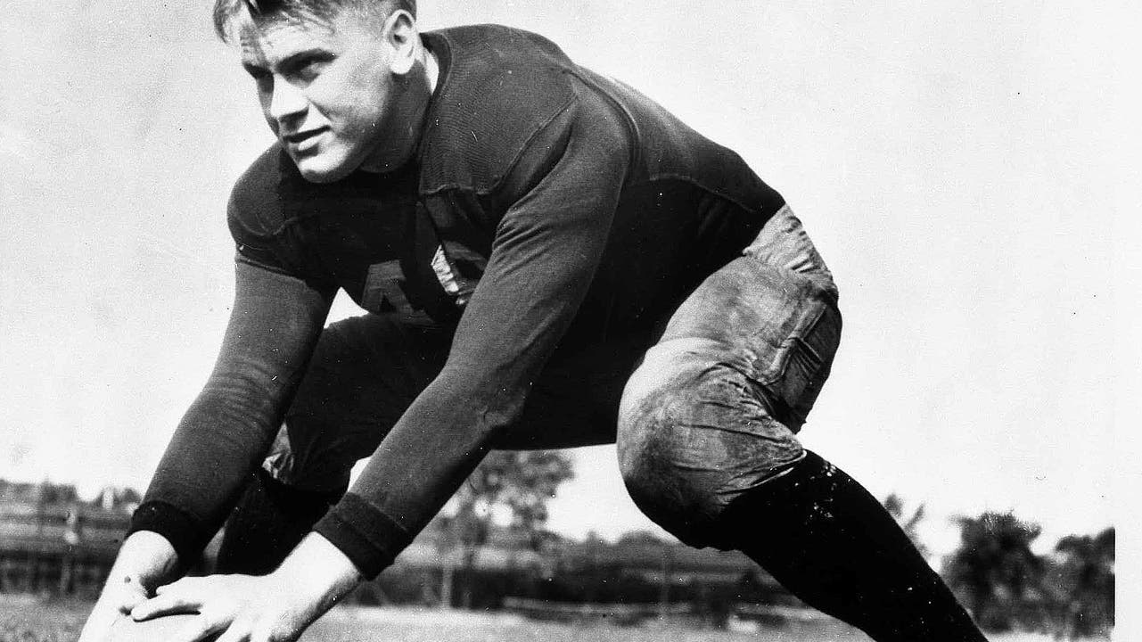 Gerald Ford Er spielte Football für die Universität von Michigan und errang in dieser Zeit zwei nationale Meistertitel. Der Mann, der eine Profikarriere ausschlug, um in Yale ein Jus-Studium anzufangen, schaffte seinen grössten Erfolg nach seiner Sportlerkarriere: Ford wurde der 38. Präsident der Vereinigten Staaten.