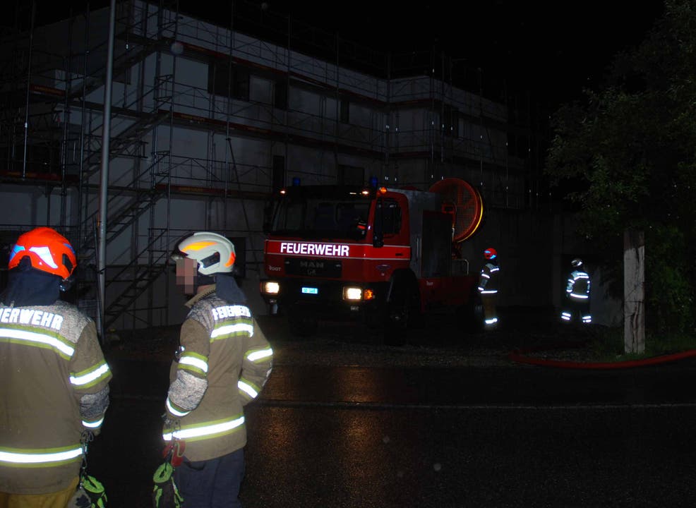 Oberbuchsiten (SO), 23. Mai In der Nacht brannte es in der Einstellhalle eines Neubaus. Verletzt wurde niemand. In der Einstellhalle befanden sich zum Zeitpunkt des Brandes keine Fahrzeuge.