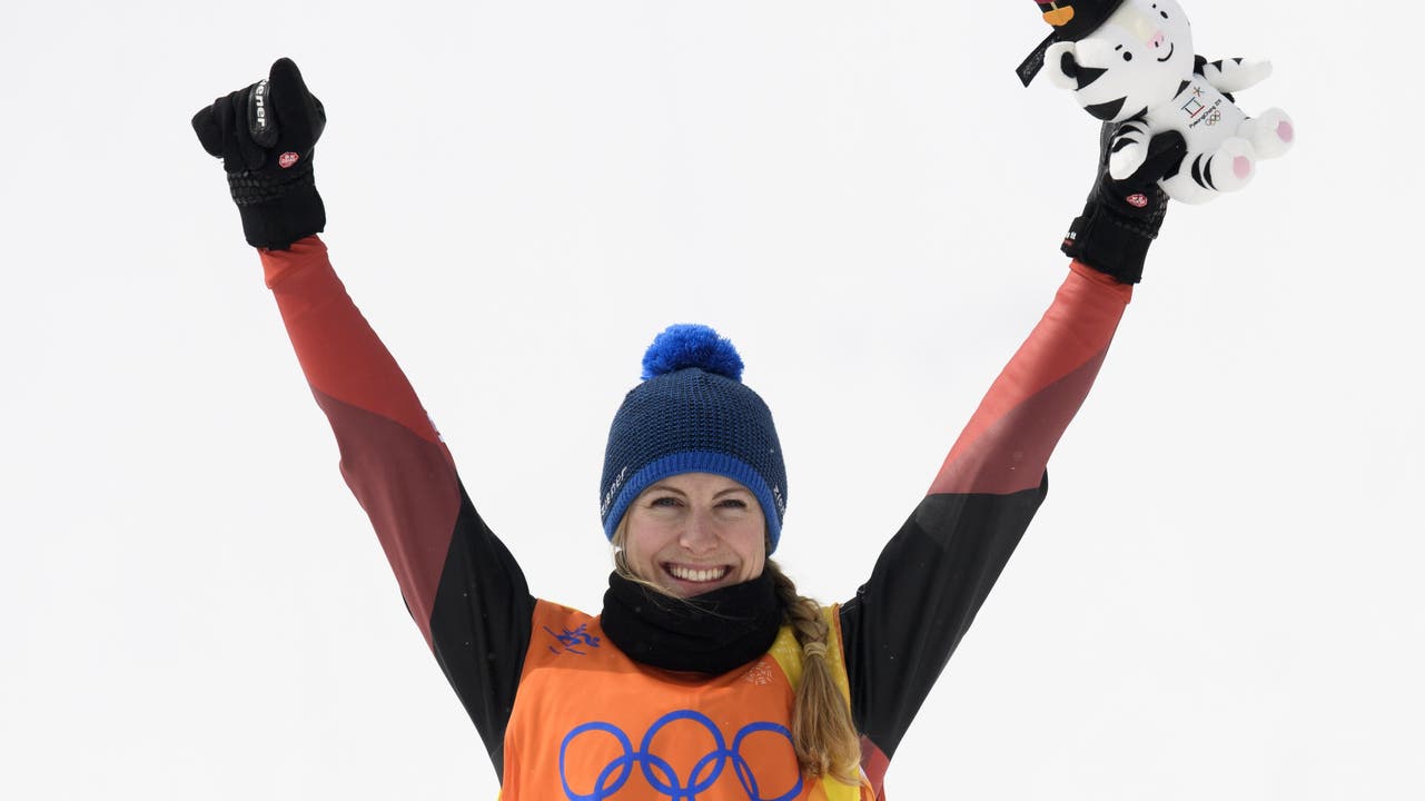 Fanny Smith sicherte sich in einem spektakulären Final Platz 3 und holte für die Schweizer Skicrosserinnen die erste Olympia-Medaille der Geschichte.