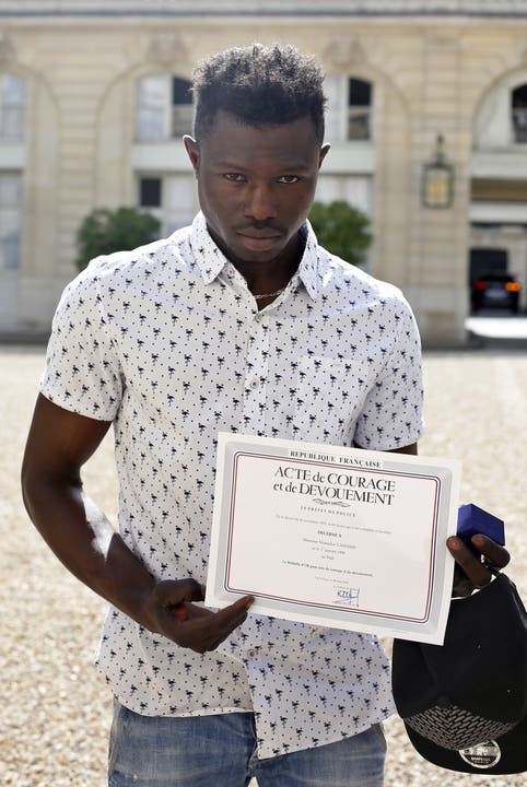 In den Newssendungen herrschte der gleiche Tenor: Der junge Malier habe es mehr als verdient, die Staatsbürgerschaft zu erhalten.