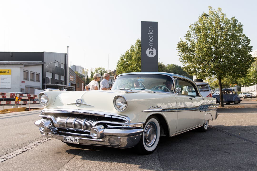 Nr. 26: Pontiac Star Chief Karosserieform: Limousine Baujahr: 1957 Hubraum: 5690 cm³ Zylinder: 8 Höchstgeschwindigkeit: 170 km/h Leistung: 270 PS Gewicht: 2000 kg Besonderheiten: Klimaanlage