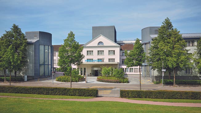 Die Hirslanden-Klinik Zürich (nach Quartier benannt), zählt zu den fünf ersten Kliniken, aus denen die Gruppe 1990 entstand.
