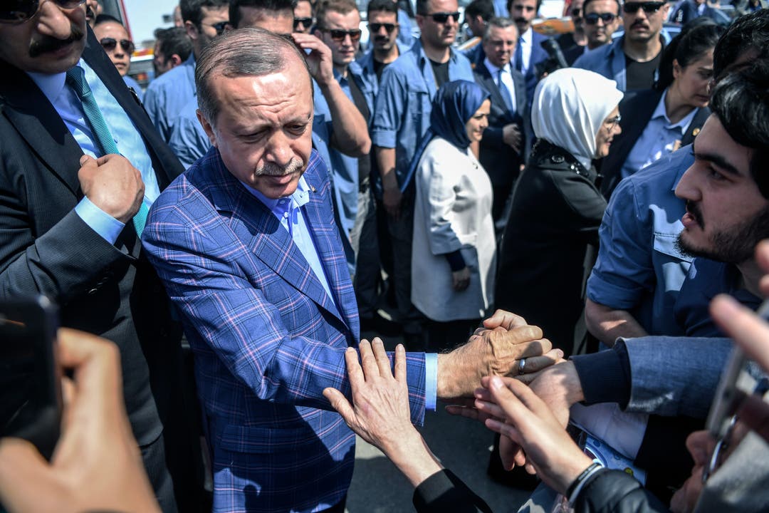 Erdogan beim Bad in der Menge.