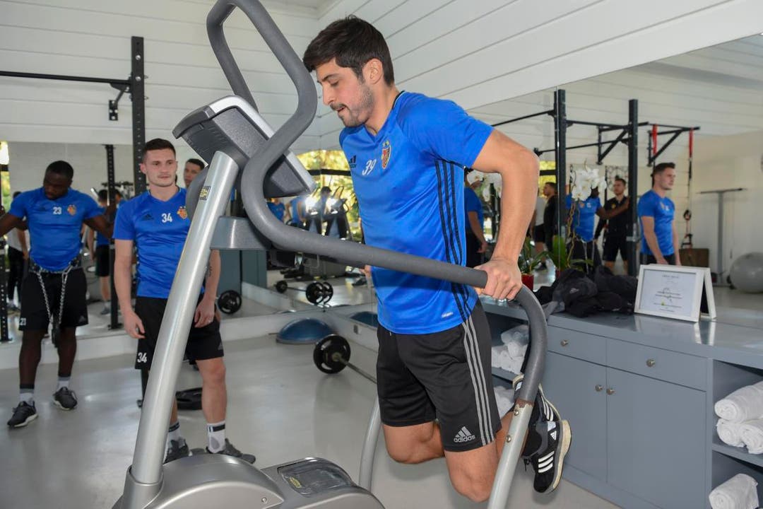 Davide Callá trainiert noch mit dem FCB. Gerüchten zufolge soll er wieder zum FC Aarau zurückkehren.