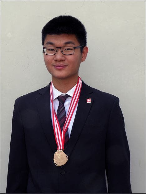Physik-Ass Henning Zhang aus Villigen holte sich in Indonesien eine Bronzemedaille.