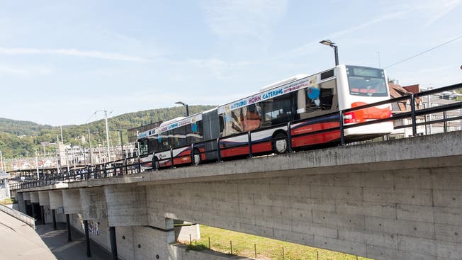 Die Busrampe beim Badener Bahnhof soll für Velos freigegeben werden, schlägt der Stadtrat vor. Severin Bigler