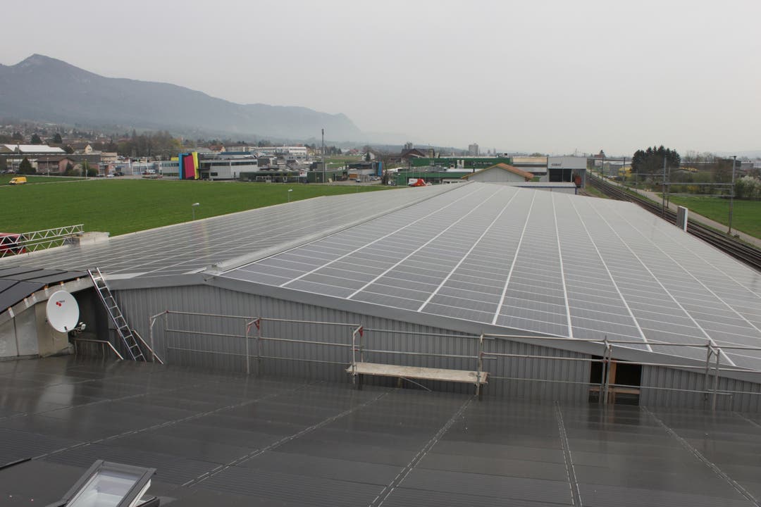 Das ganze Dach hat Solarpanels