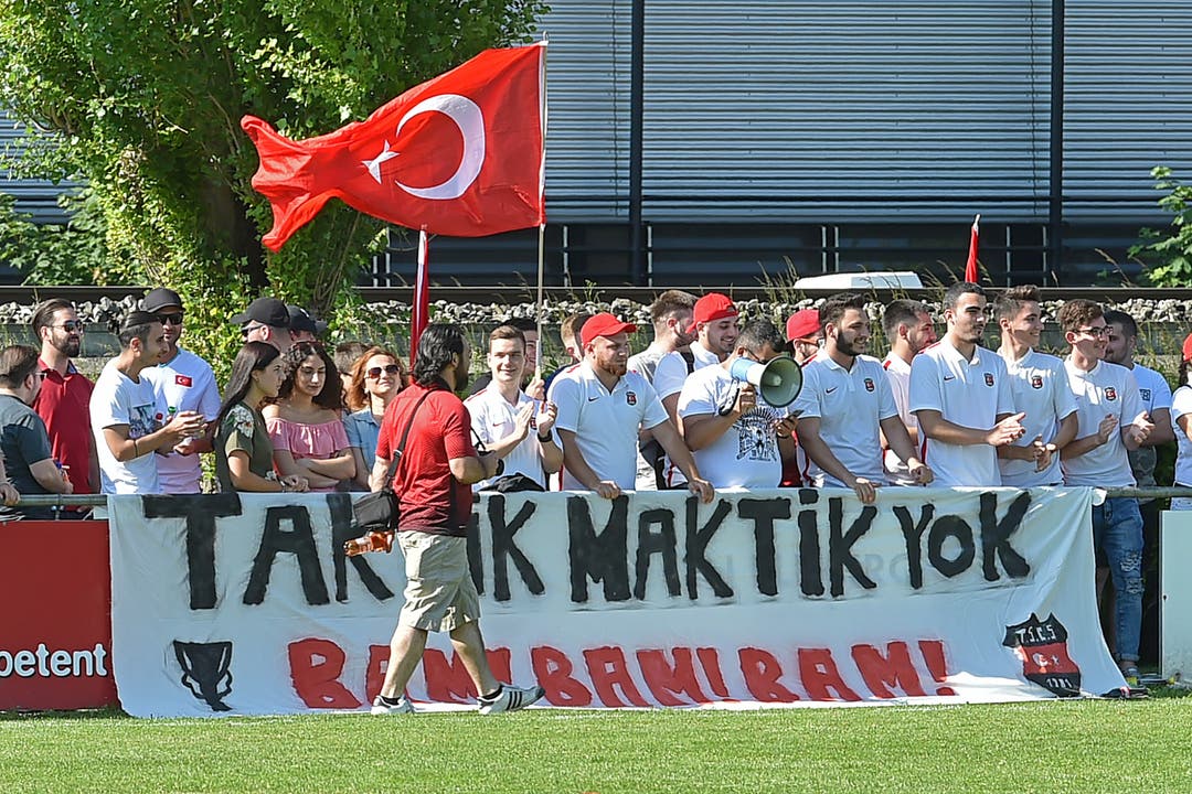 Die Fans des Türkischen SC Solothurn machten ordentlich Stimmung.
