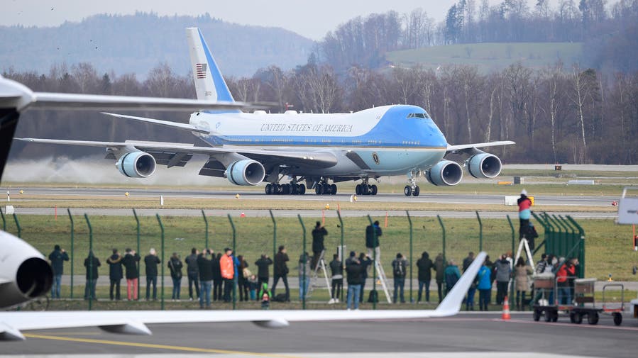 «Hello, Mr. President!» Die Air Force One ist am Donnerstagmorgen um 10.20 Uhr sicher am Flughafen Zürich gelandet.