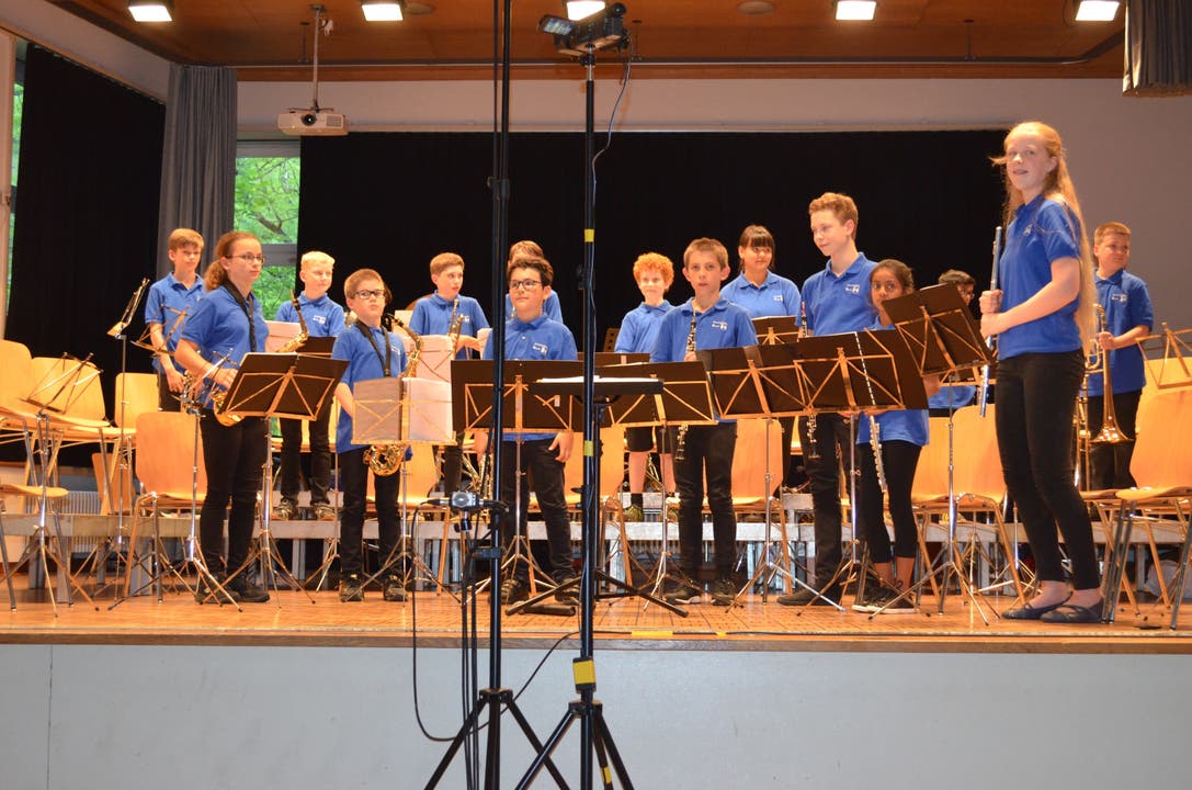 Jahreskonzert Jugendmusik Brugg Grosser Applaus für die Darbietung des Juniorenensembles.