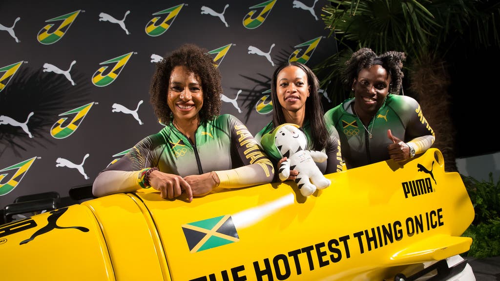 Das Frauen Zweier-Bob-Team von Jamaika (v-l) Jazmine Fenlator-Victorian, Audra Segree und Carrie Russell gelten als die Nachfolger der «Cool Runnings»