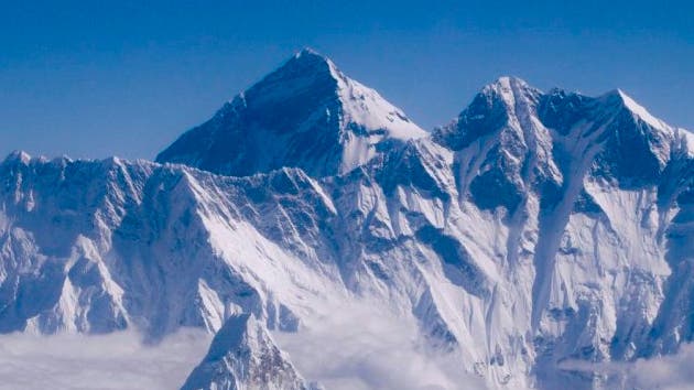 Der Gipfel des 8848 Meter hohen Mount Everest: Das extreme Klima, das dort oben herrscht, wollen Forscher in niedrigere Gefilde holen.