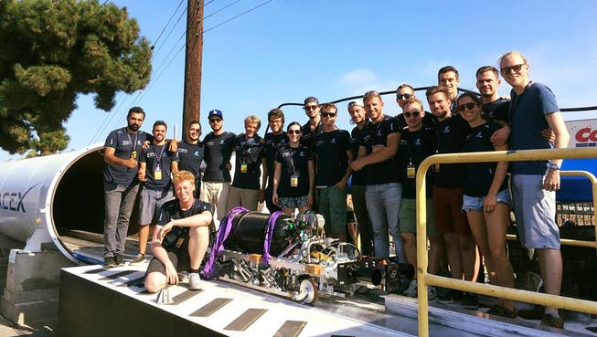 Die ETH-Studenten am Wettbewerb von Elon Musk in Los Angeles.