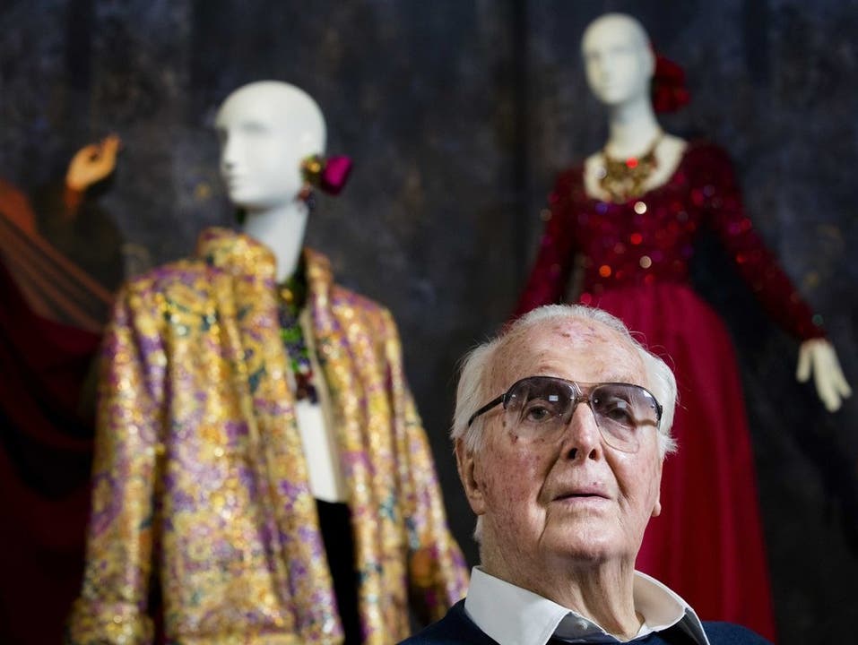 10. März: Hubert de Givenchy (91) Hubert de Givenchy ist im Alter von 91 Jahren gestorben. Der französische Modedesigner gründete 1952 sein Modehaus. Seit den 50er Jahren stattete er unter anderem US-Schauspielerin Audrey Hepburn aus, die als seine Muse galt.