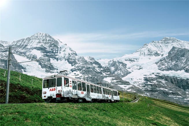 Die Jungfraubahn ab Kleiner Scheidegg – zwischen Mönch und Jungfrau. zvg