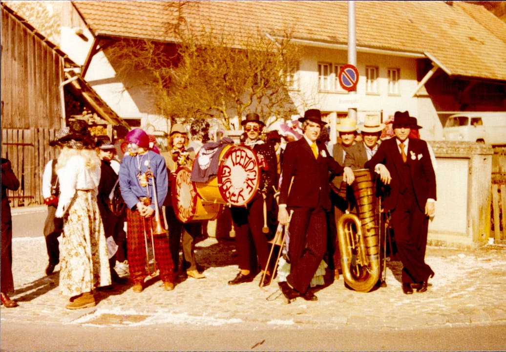 1981: Die Teemöckeguuger, eine von drei Guggenmusiken in Würenlingen, gibt es seit 1972.