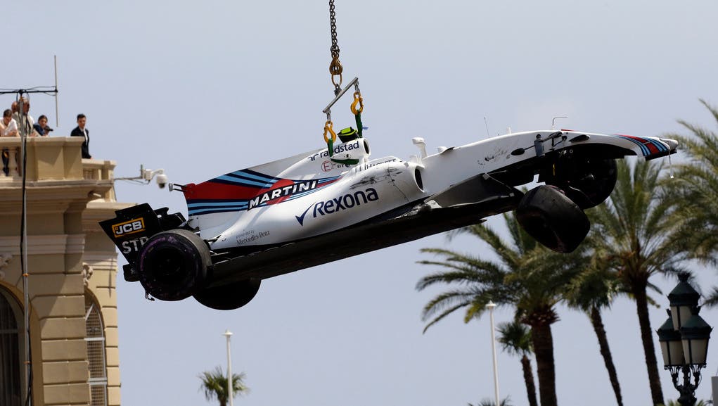 Stroll krachte im Qualifying zum GP von Monaco in die Mauer, sein Williams musste, wie in Bahrain, mit dem Kran abtransportiert werden.
