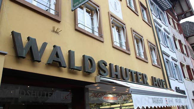 Der Waldshuter Hof in der Waldshuter Kaiserstraße: Hier wird es trotz des Insolvenzantrag auch künftig Restaurant und Hotelbetrieb geben.