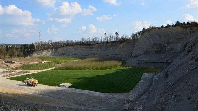 Die Jura Cement Fabriken wollen den Steinbruch im Gebiet Oberegg in westlicher Richtung um eine 1,9 Hektaren grosse Waldparzelle erweitern, die im Besitz der Ortsbürger ist.