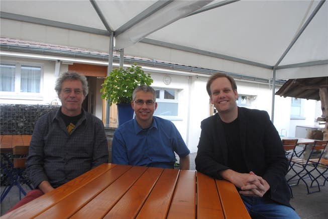 Pfarrer Marcel Horni, Präsident Markus Arnold und der neue Co-Präsident Silvan Granig (von links).