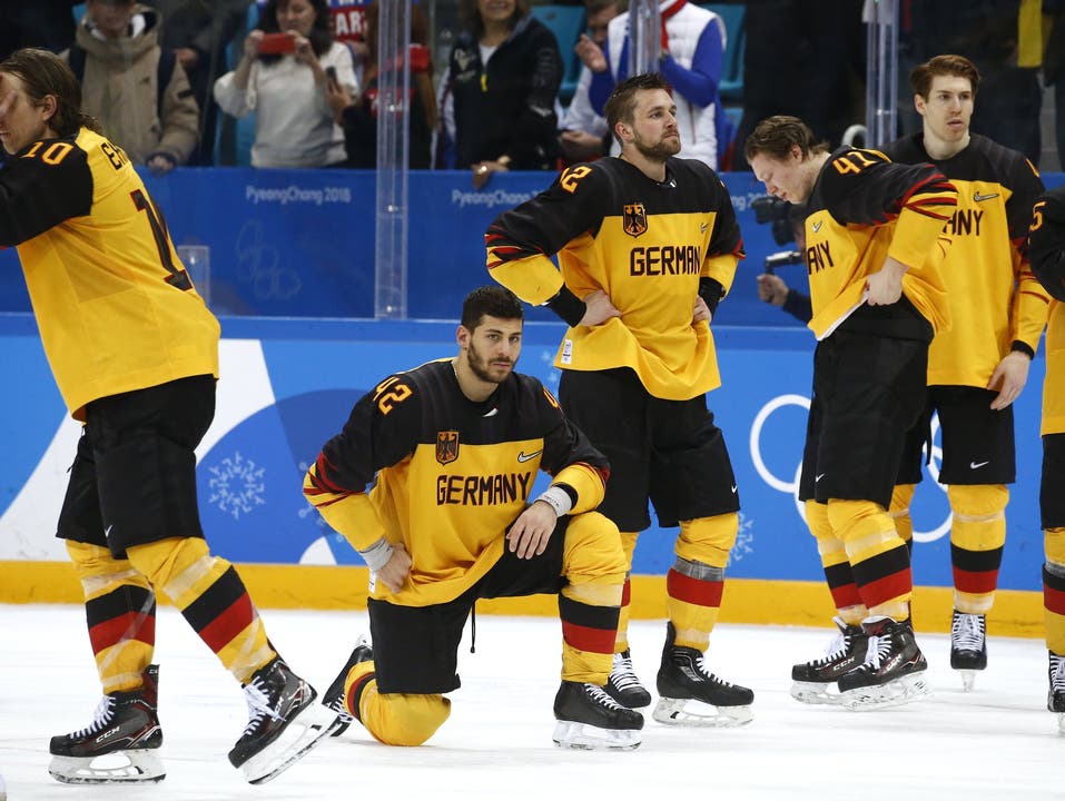 Die deutschen Eishockey-Spieler verpassen die Riesen-Sensation ganz knapp und verlieren gegen Russland nach Verlängerung 3:4.