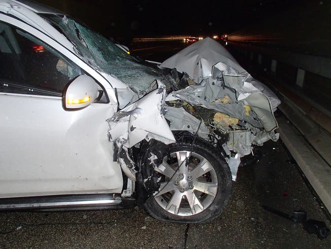 Gemäss ersten Erkenntnissen dürfte der Unfallfahrer am Steuer seines Mitsubishis eingenickt sein, weshalb es zum Auffahrunfall kam.