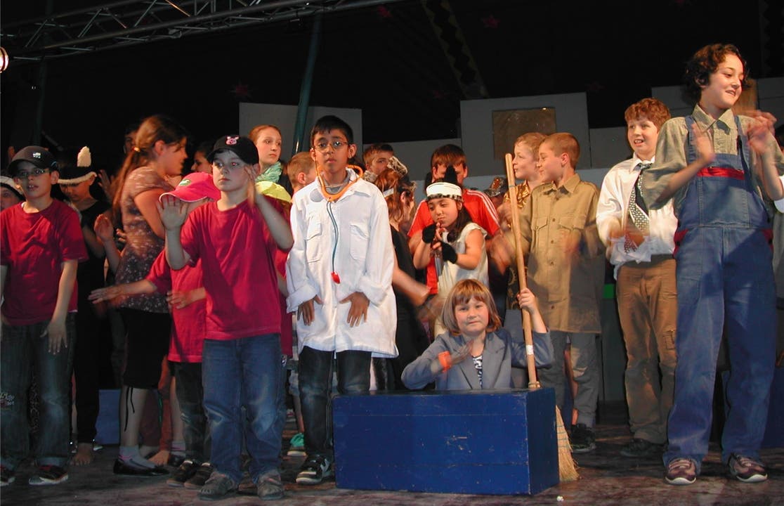 Die Produktion der Heilpädagogischen Sonderschule Solothurn 2013: 65 Kinder entwickeln 16 Szenen. 15 Produktionen kamen anlässlich des 20-Jahr-Jubiläums der Schultheaterwoche zur Aufführung.
