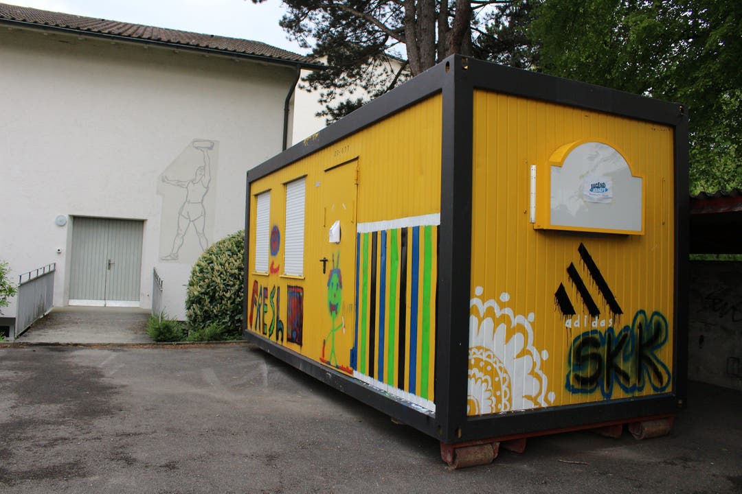 Beim Schulhaus Steineggli in Beinwil am See wird ein neuer Skaterplatz gebaut. Daneben steht der gelbe Container der Jugendarbeit. Beim Schulhaus Steineggli in Beinwil am See wird ein neuer Skaterplatz gebaut. Daneben steht der gelbe Container der Jugendarbeit.