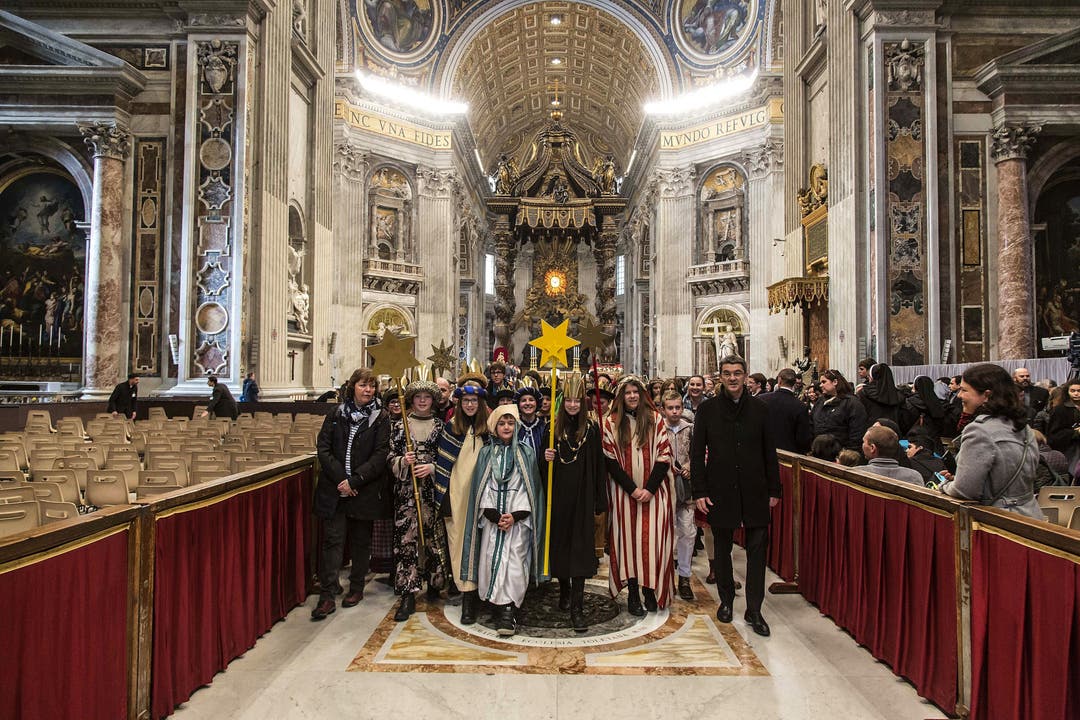 Impressionen: Aargauer Sternsinger beim Papst in Rom.