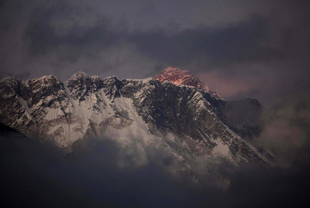 Abendrot am Mount Everest: Hier verstarb Ueli Steck am Sonntag, 30. April, bei einer Trainingsexpedition.