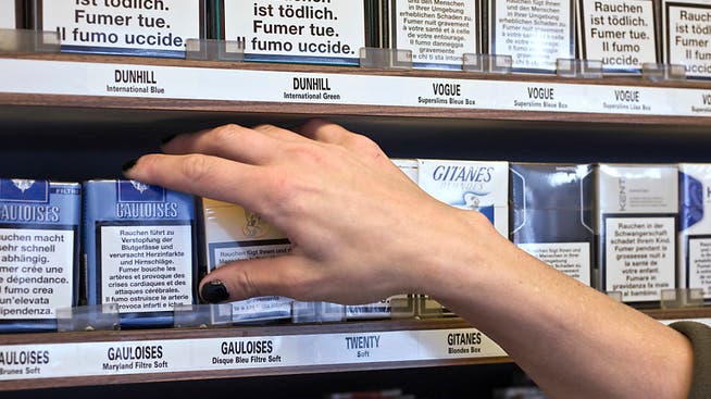 Die Ladendiebe haben Zigaretten im Wert von mehreren Hundert Franken entwendet. (Symbolbild)