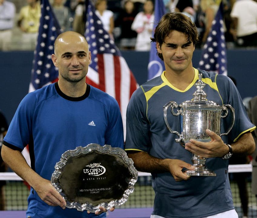  6) 2005 triumphiert Federer über die Tennislegende Andre Agassi mit 6:3, 2:6, 7:6 (7:1), 6:1 und sichert sich seinen zweiten US-Open-Titel.